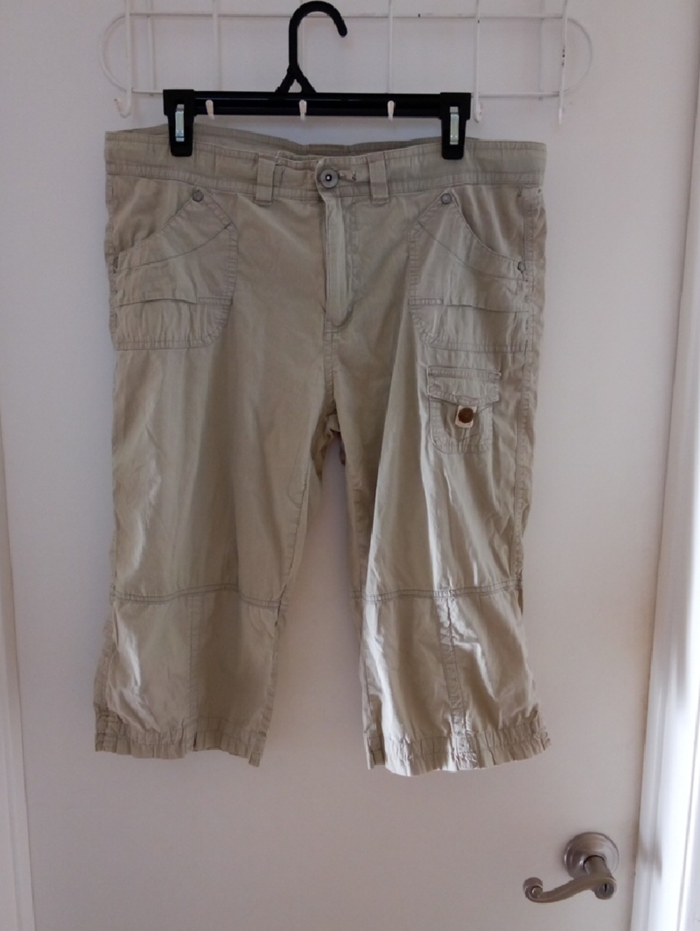 Light Khaki Capri Cargo Pants